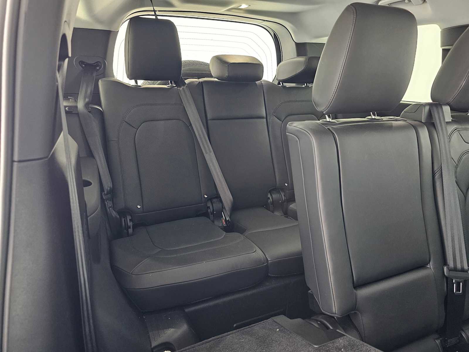 Used 2025 Land Rover Defender 130 S image 13