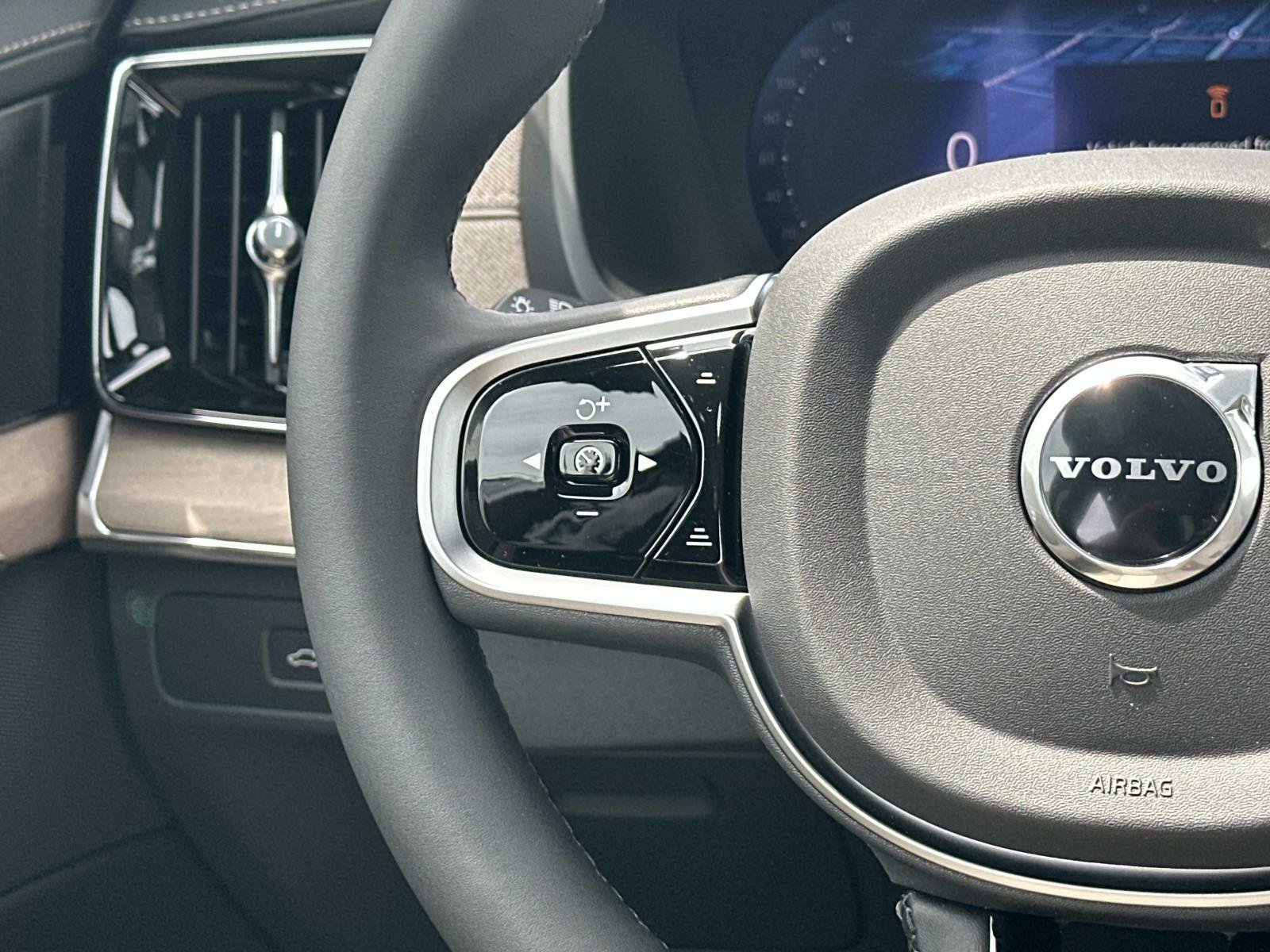 New 2026 Volvo XC90 T8 Plus w/ Protection Package Premier AWD/4WD image 8