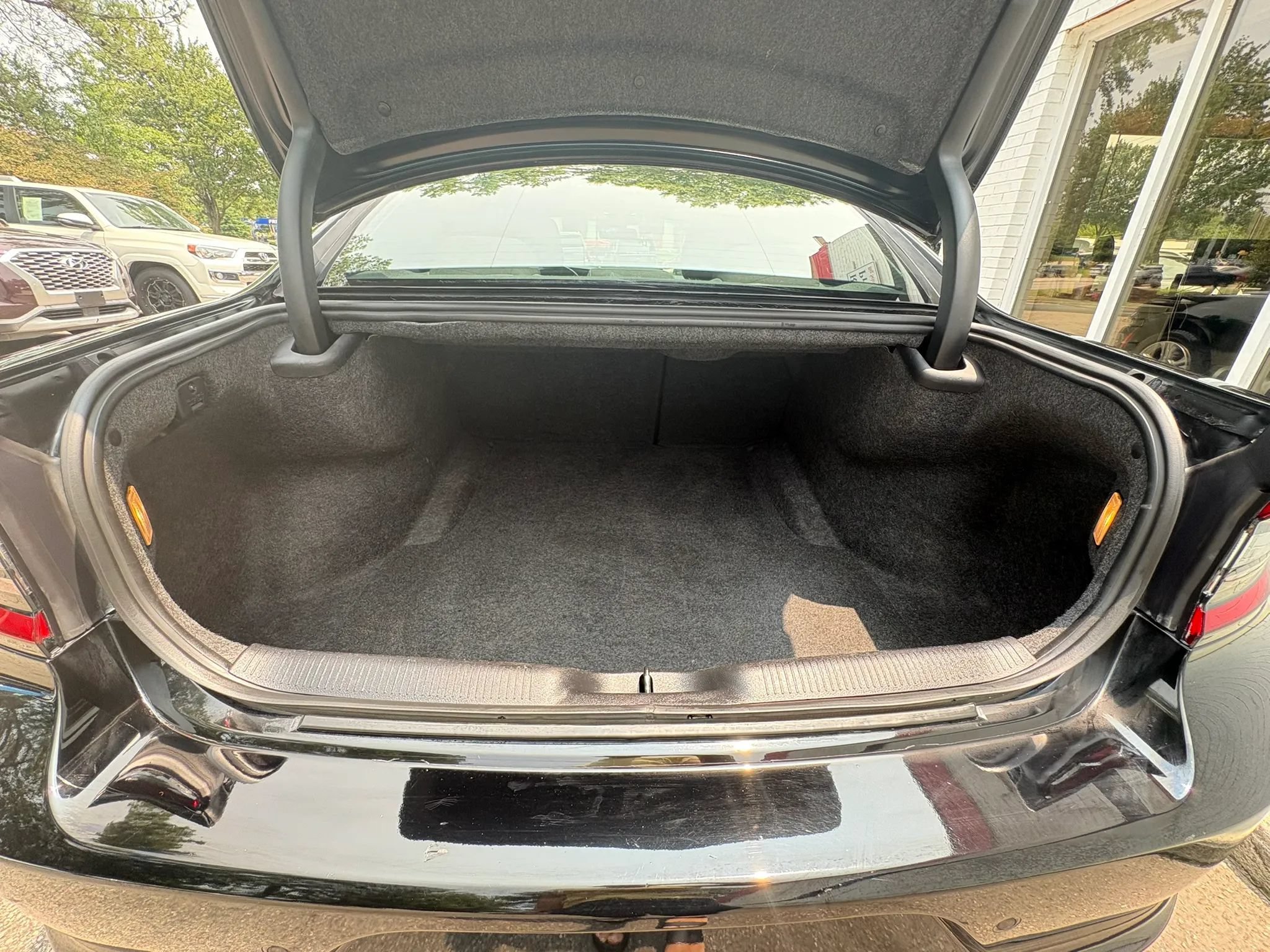 Used 2022 Dodge Charger SXT RWD image 18