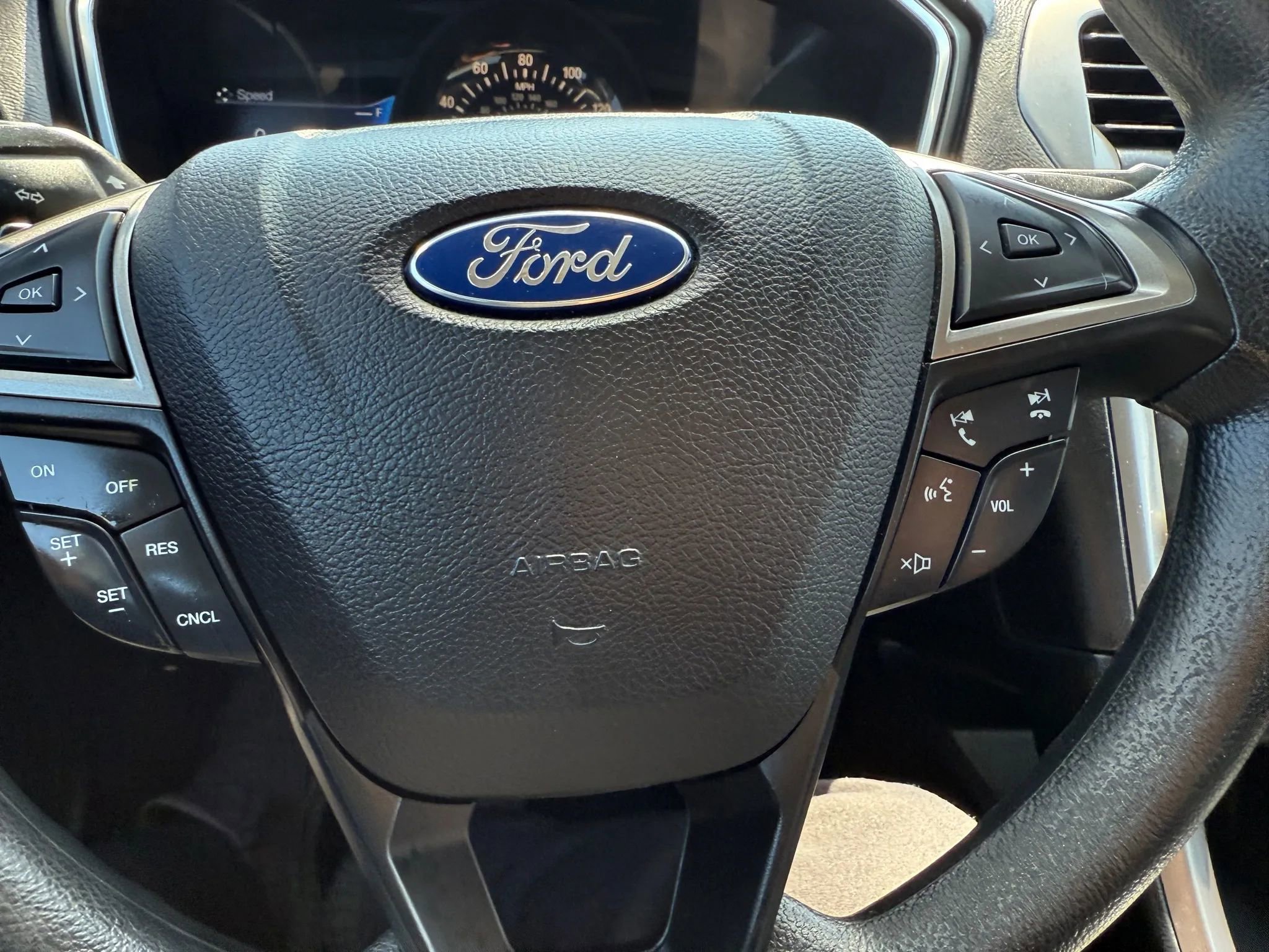 Used 2017 Ford Fusion SE w/ Fusion SE Technology Package image 28