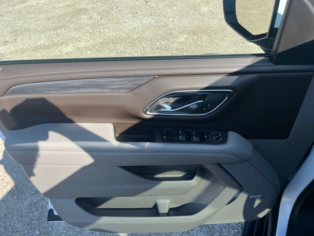 Used 2023 GMC Yukon SLT AWD/4WD image 14