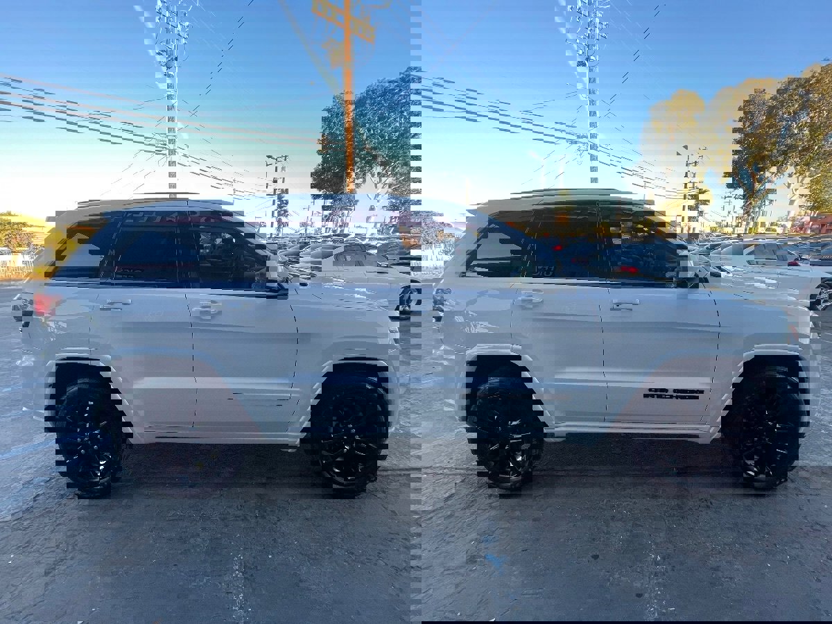 Used 2018 Jeep Grand Cherokee Altitude image 4