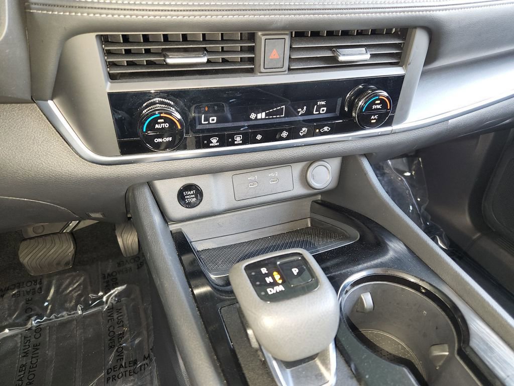 Used 2025 Nissan Rogue SV AWD/4WD image 20