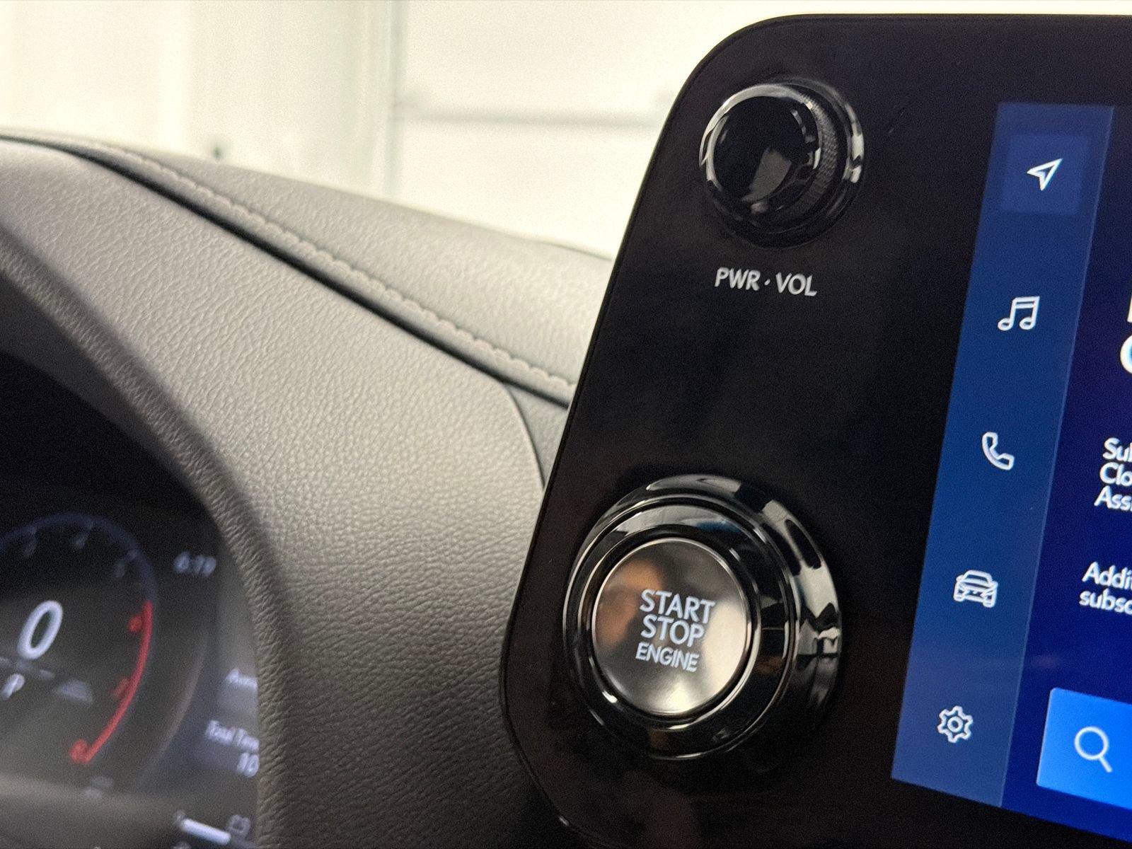 Used 2025 Lexus LX 600 4WD w/ Accessory Package (2T) image 38