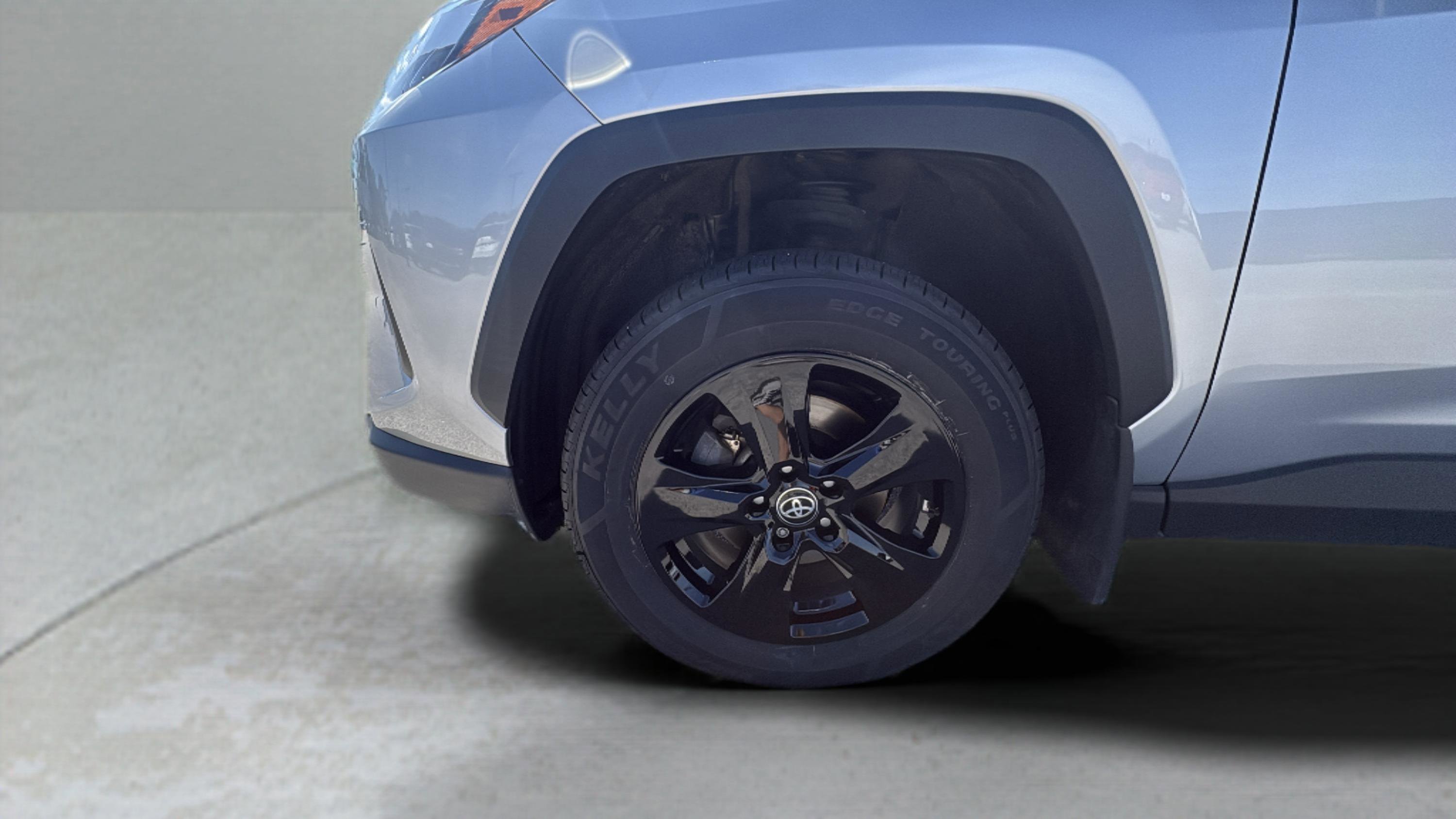 Used 2022 Toyota RAV4 XLE w/ Convenience Package image 16