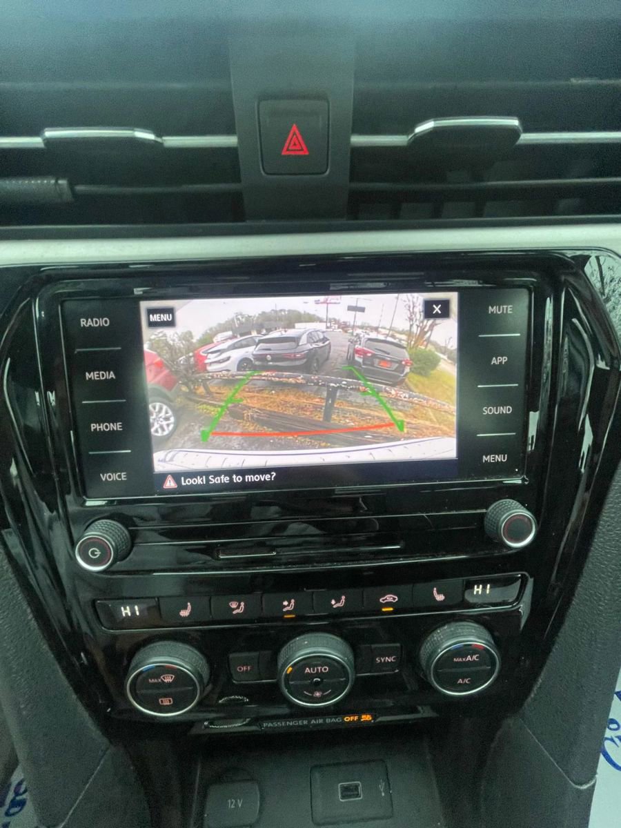 Used 2021 Volkswagen Passat 2.0T SE image 6