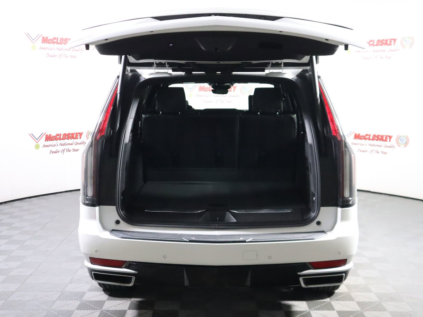 Used 2021 Cadillac Escalade ESV Premium Luxury w/ Driver Assist Tech Package AWD/4WD image 12