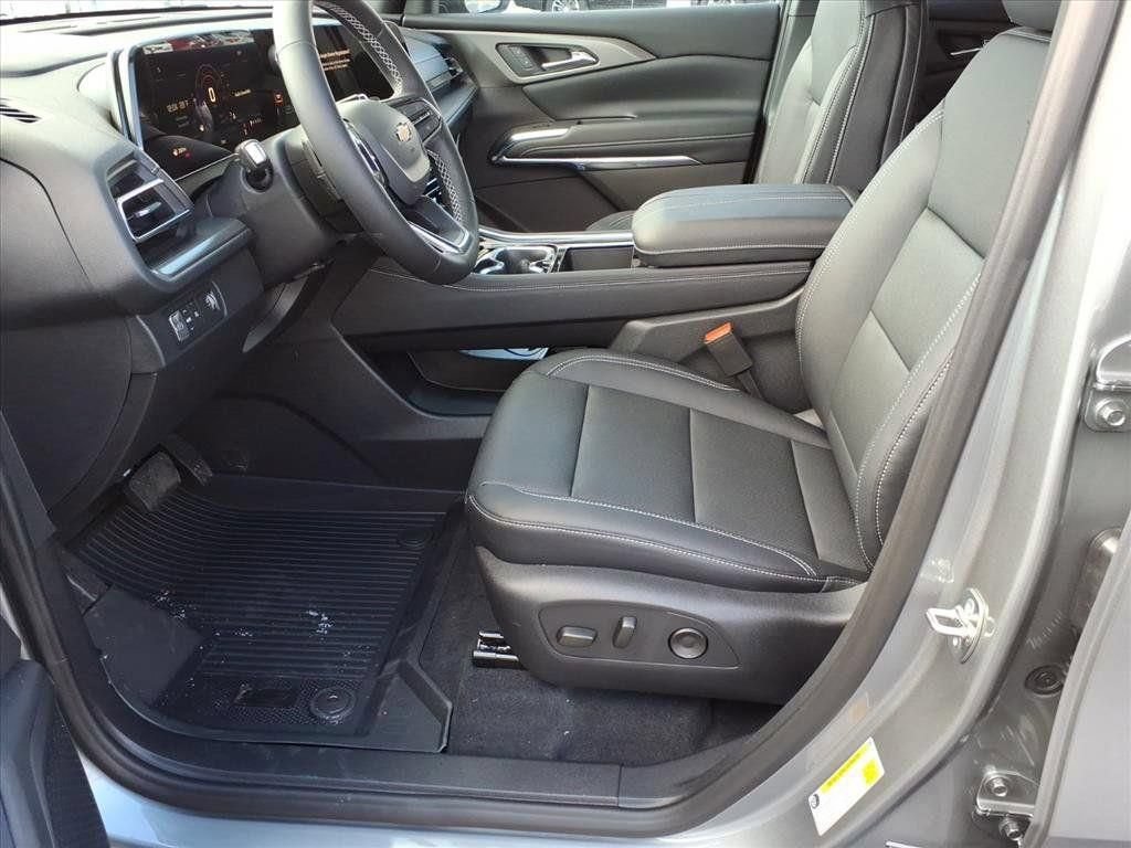 New 2026 Chevrolet Traverse LT w/ LPO, Floor Liner Package FWD image 10