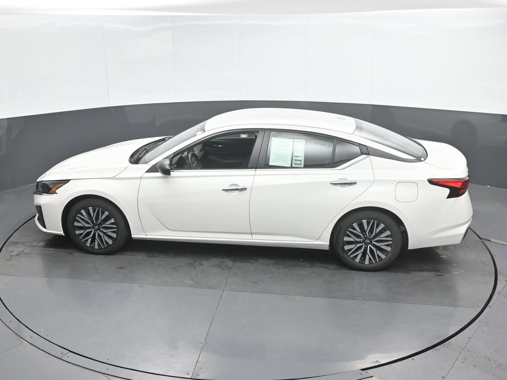 Used 2024 Nissan Altima 2.5 SV FWD image 36