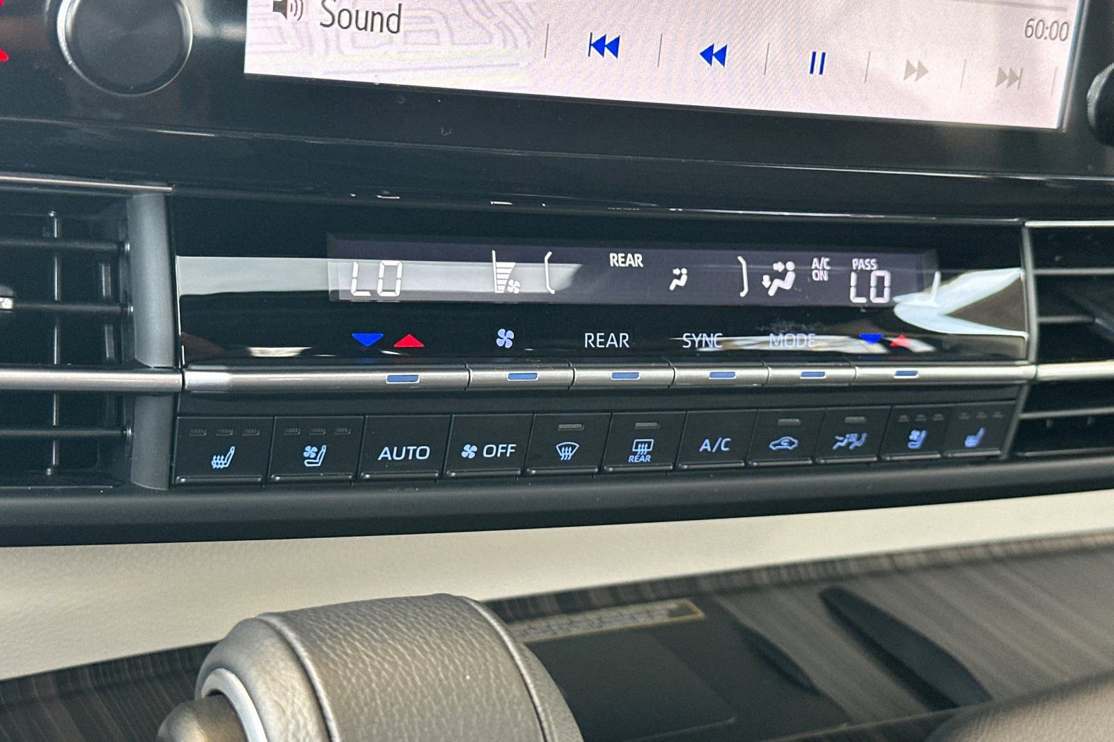 Certified 2023 Toyota Sienna Platinum image 26