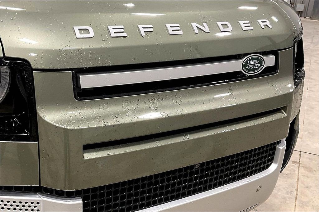 Used 2025 Land Rover Defender 110 S image 33