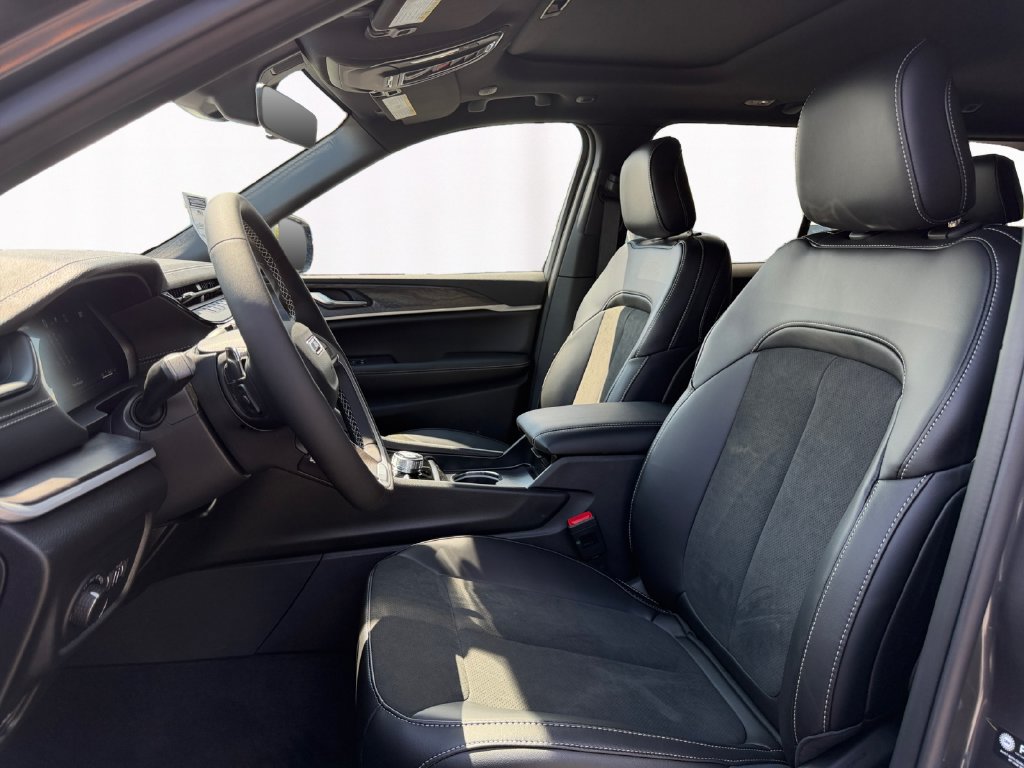 New 2026 Jeep Grand Cherokee Altitude AWD/4WD image 9