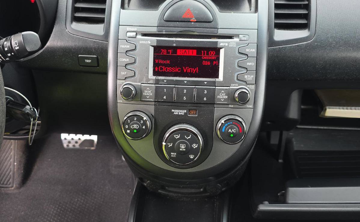 Used 2011 Kia Soul + image 11