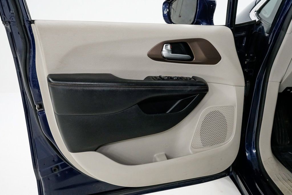 Used 2019 Chrysler Pacifica Touring-L Plus w/ Advanced Safetytec Group image 8