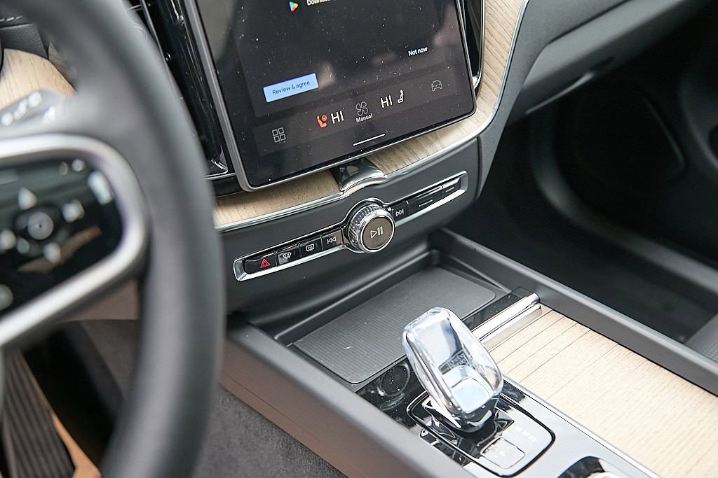 New 2026 Volvo XC60 B5 Ultra w/ Protection Package Premier image 13