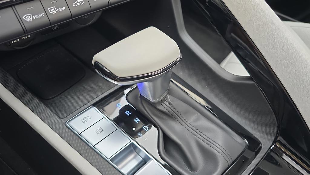 Certified 2025 Hyundai Elantra Limited FWD image 18