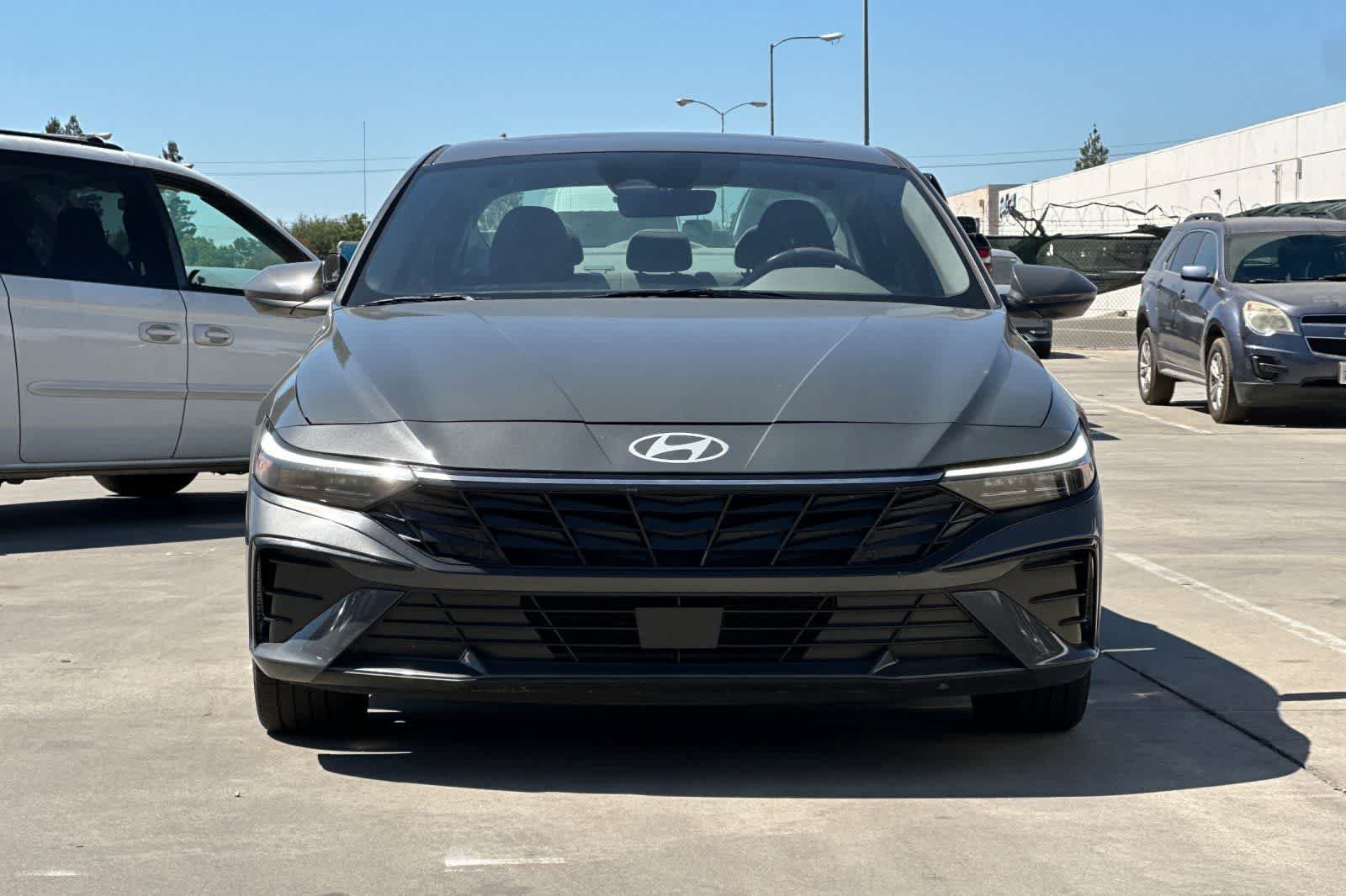 Used 2025 Hyundai Elantra SEL FWD image 11