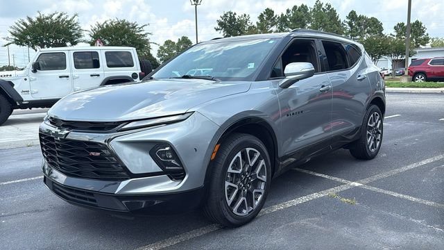 Used 2023 Chevrolet Blazer RS w/ Driver Confidence II Package FWD image 3