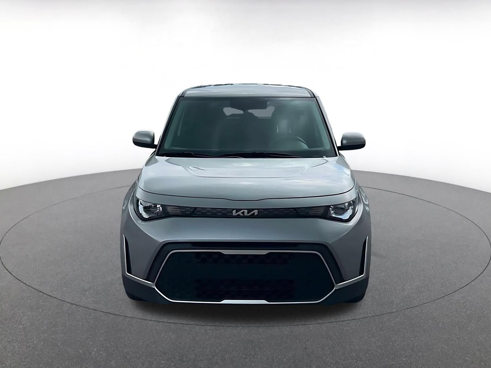 Used 2025 Kia Soul LX w/ LX Technology Package FWD image 4