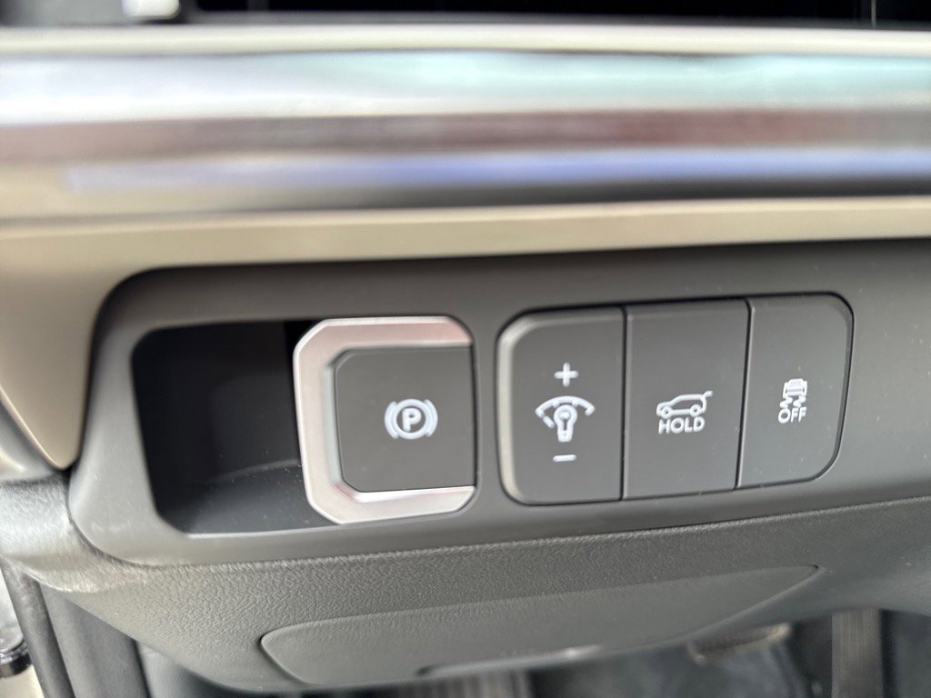Used 2025 Hyundai Santa Fe Limited image 22