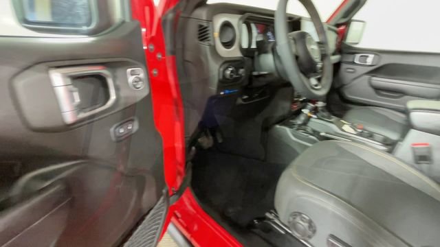 Used 2024 Jeep Wrangler Unlimited AWD/4WD image 21