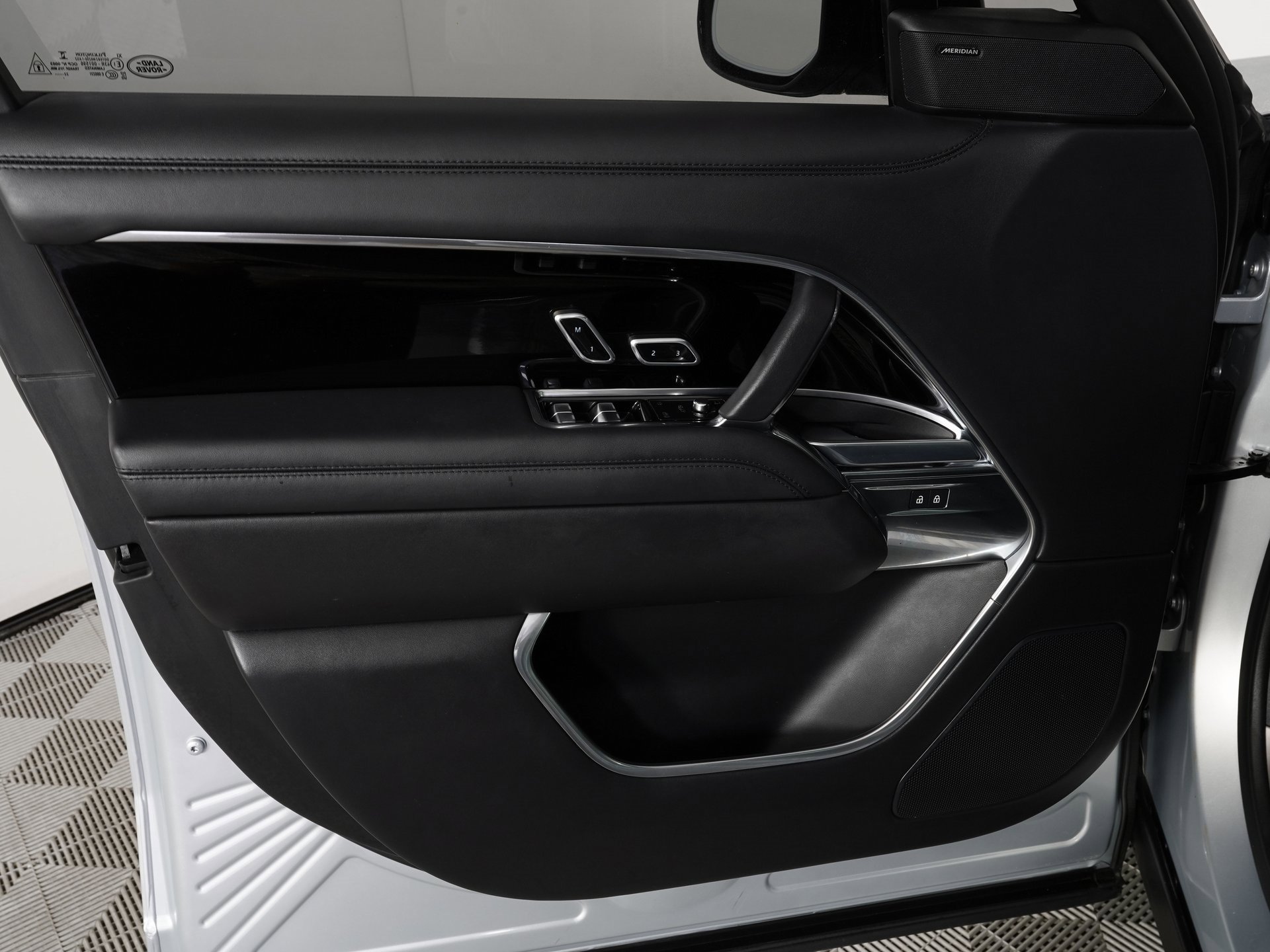 Used 2023 Land Rover Range Rover SE image 12