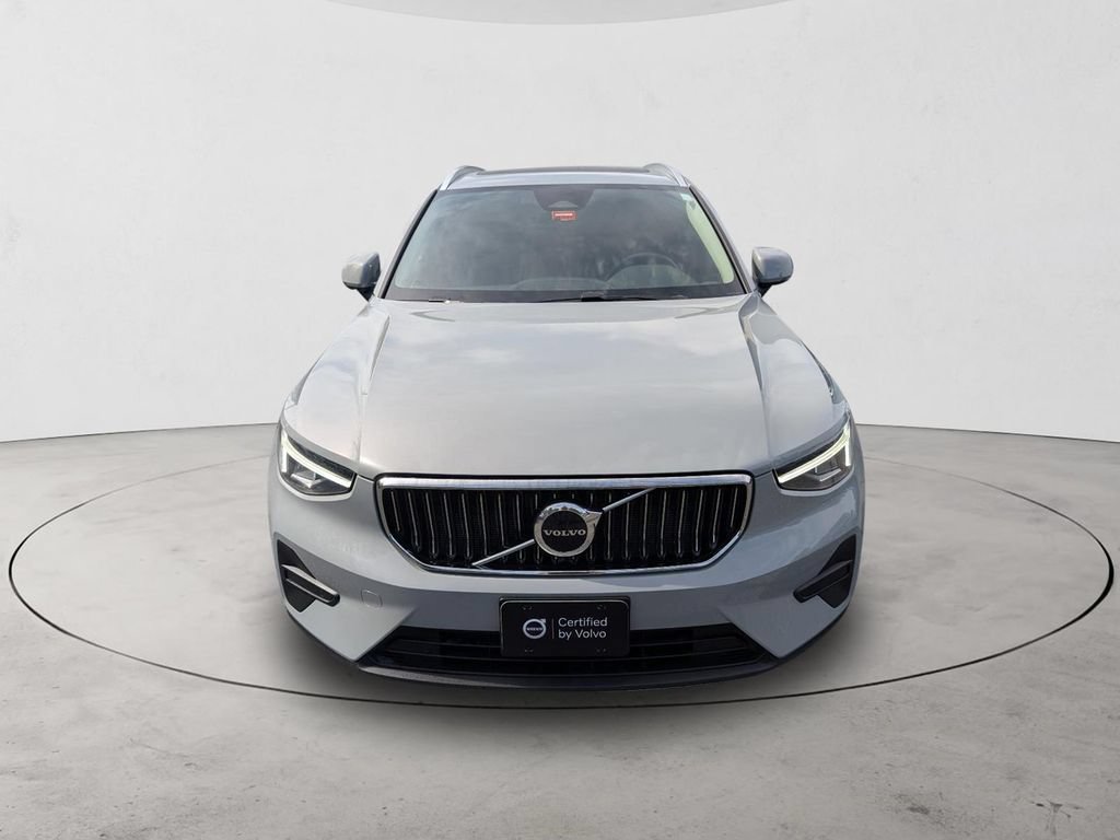 Certified 2025 Volvo XC40 B5 Plus AWD/4WD image 2