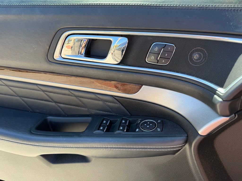Used 2017 Ford Explorer Platinum image 32