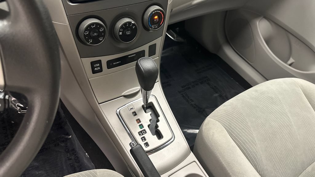 Used 2013 Toyota Corolla LE FWD image 12