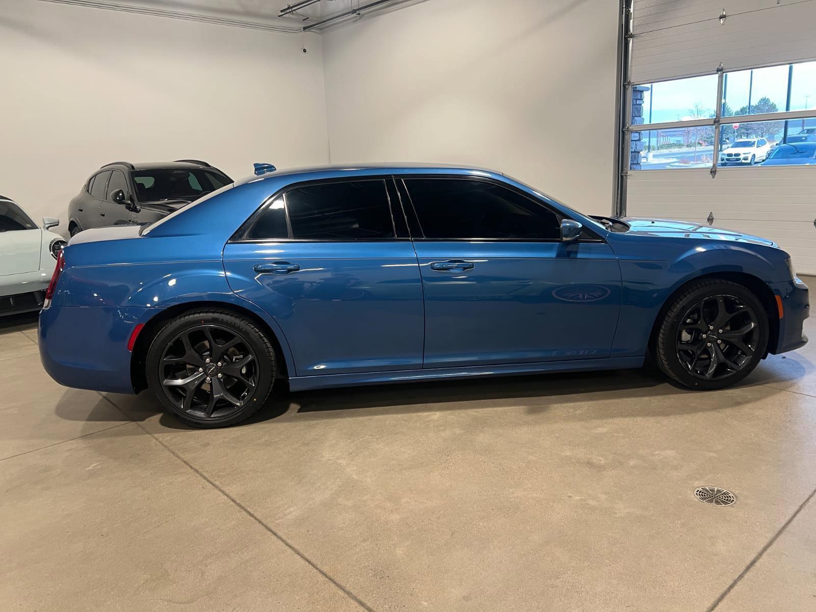 Used 2022 Chrysler 300 Touring L image 2
