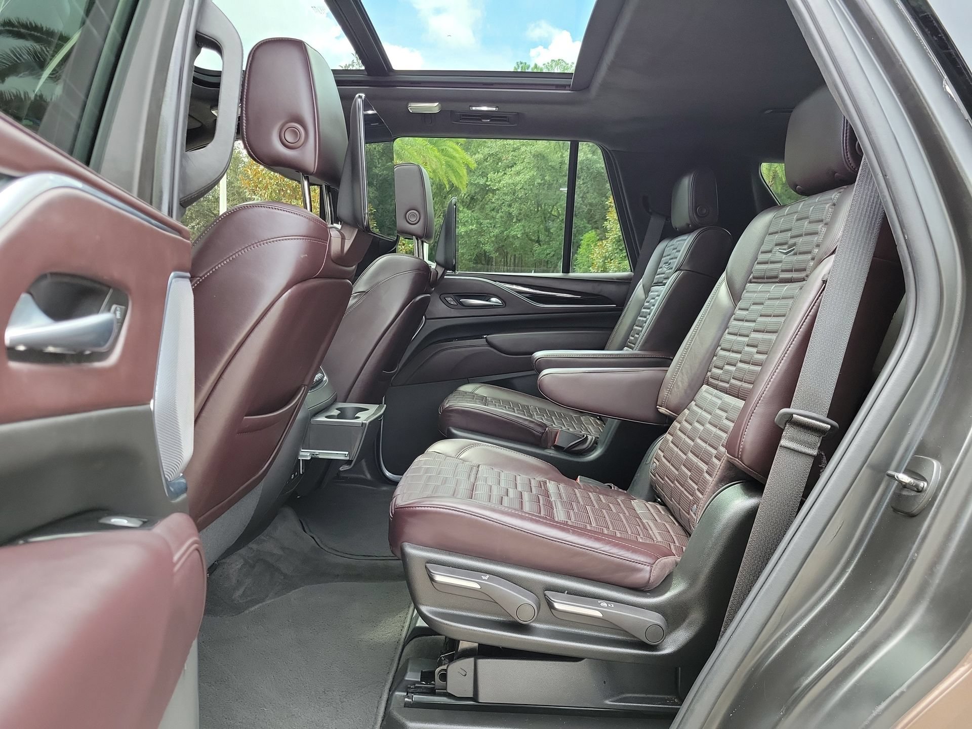 Used 2023 Cadillac Escalade Sport Platinum w/ Heavy-Duty Trailer Package AWD/4WD image 16