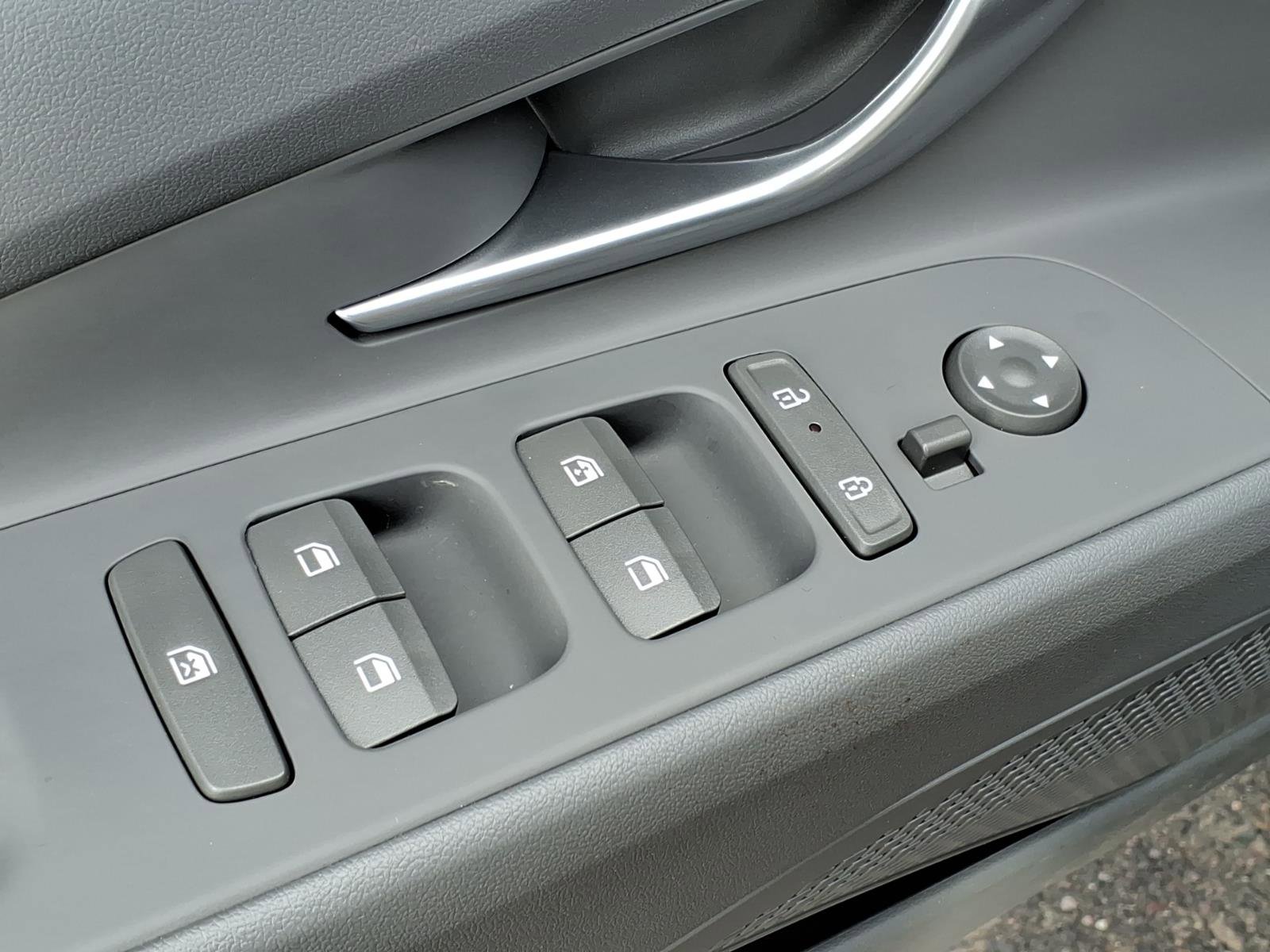 Certified 2025 Hyundai Elantra Sport FWD image 11