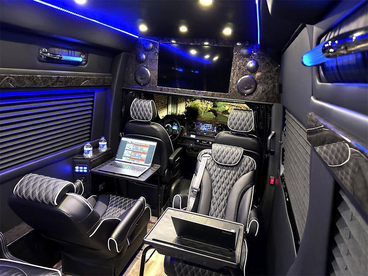 Used 2024 Mercedes-Benz Sprinter 3500 image 7