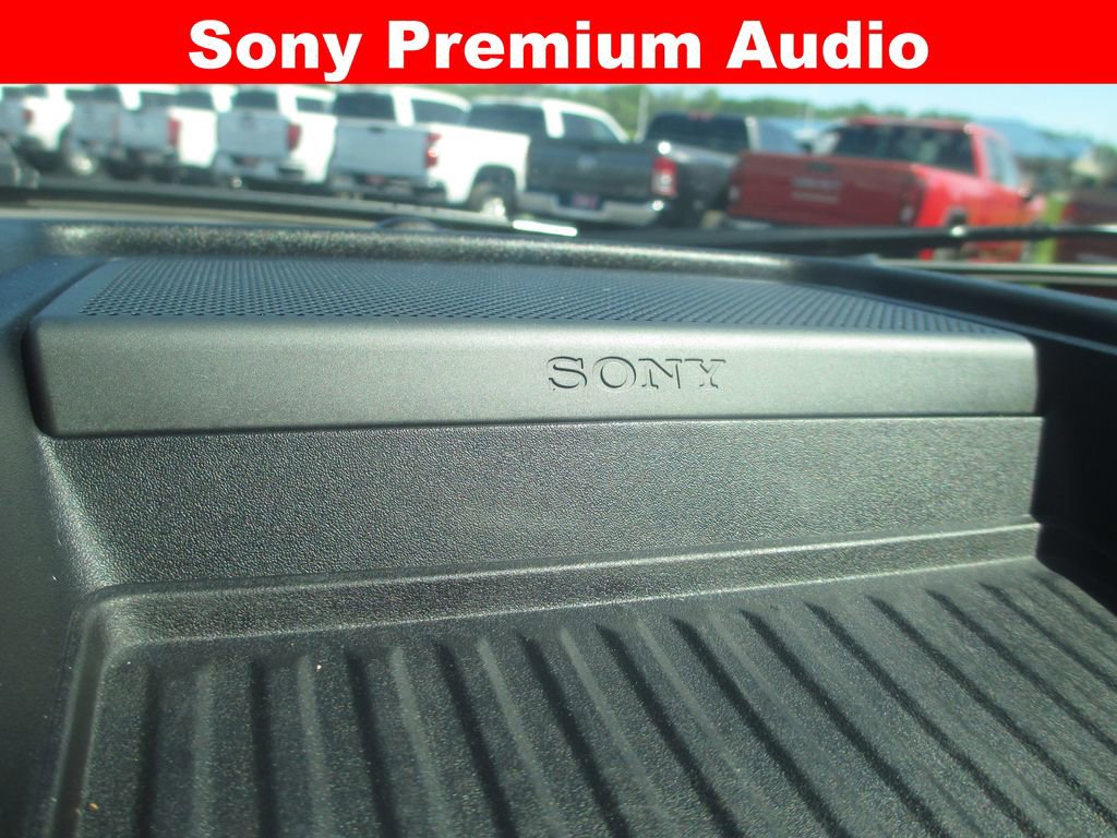Used 2015 Ford F150 Platinum w/ Equipment Group 701A Luxury AWD/4WD image 21
