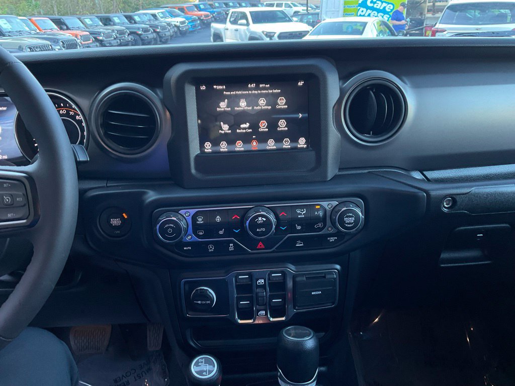 Used 2023 Jeep Gladiator Sport AWD/4WD image 16