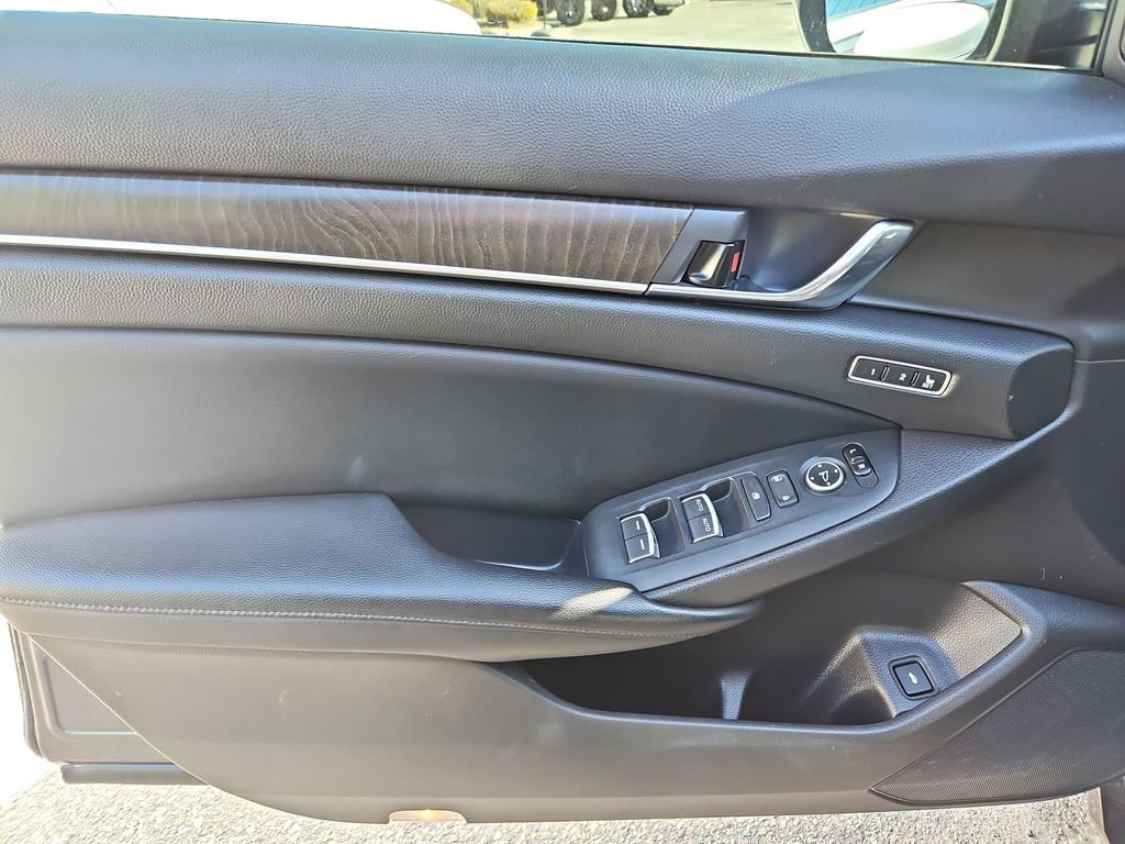 Used 2018 Honda Accord Touring image 10