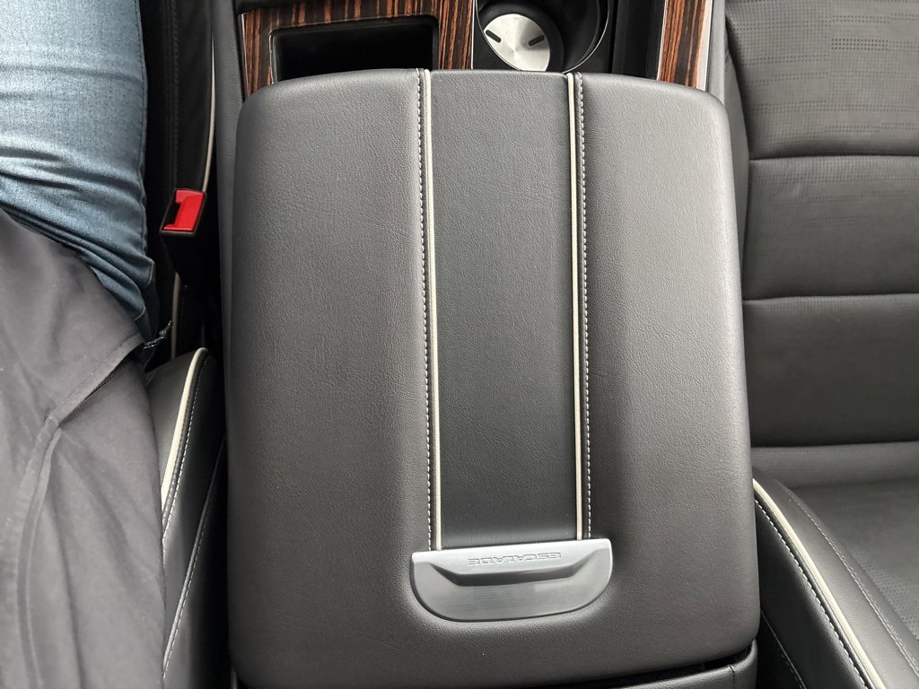 Used 2024 Cadillac Escalade ESV Premium Luxury image 28