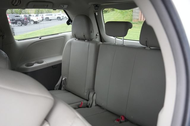 Used 2015 Toyota Sienna XLE w/ XLE Navigation Package FWD image 18