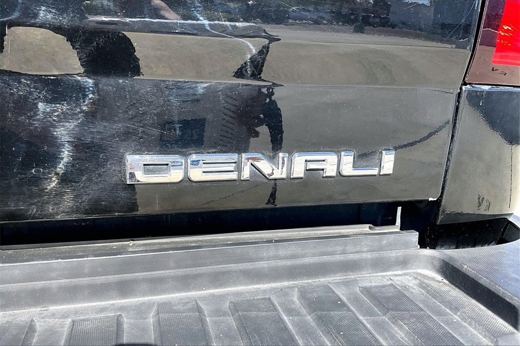 Used 2015 GMC Sierra 2500 Denali w/ Duramax Plus Package image 23
