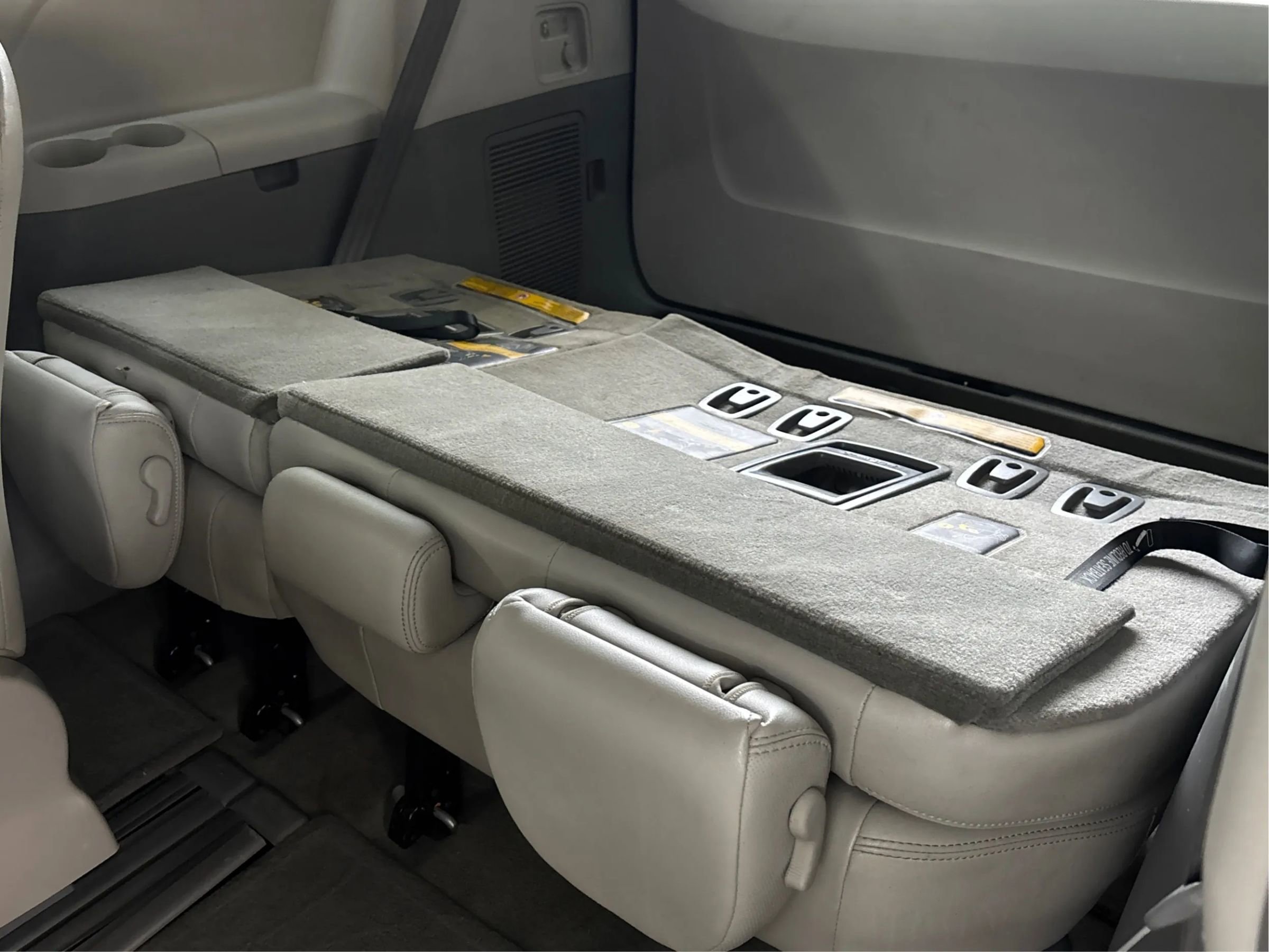 Used 2014 Toyota Sienna XLE image 41