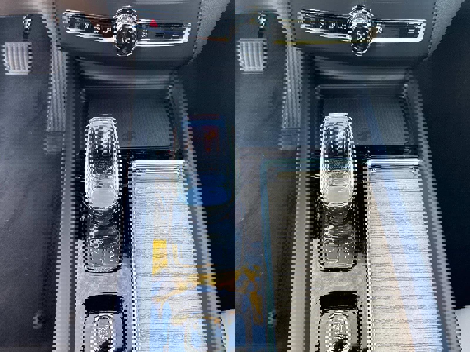 New 2026 Volvo XC60 B5 Plus w/ Climate Package image 24