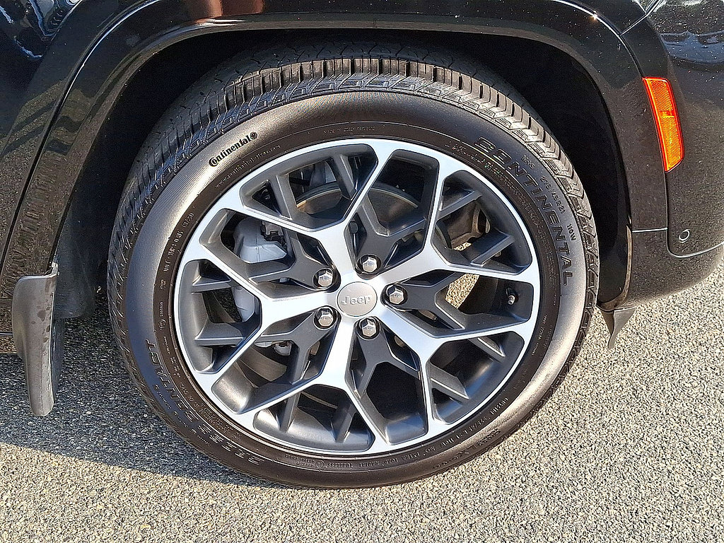 Certified 2024 Jeep Grand Cherokee Summit AWD/4WD image 27