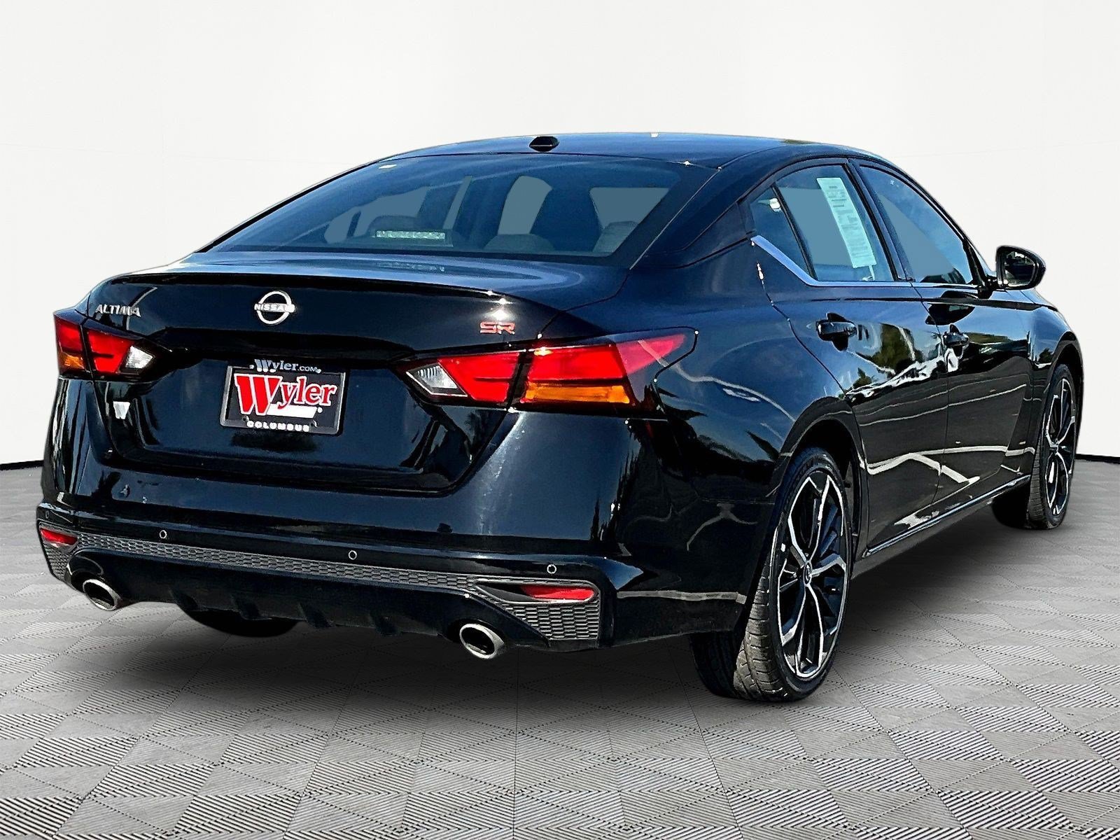 Used 2024 Nissan Altima 2.5 SR FWD image 6