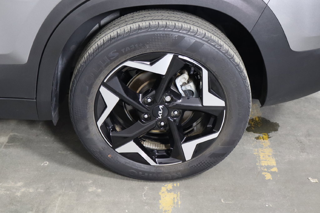 Used 2024 Kia Seltos EX FWD image 42
