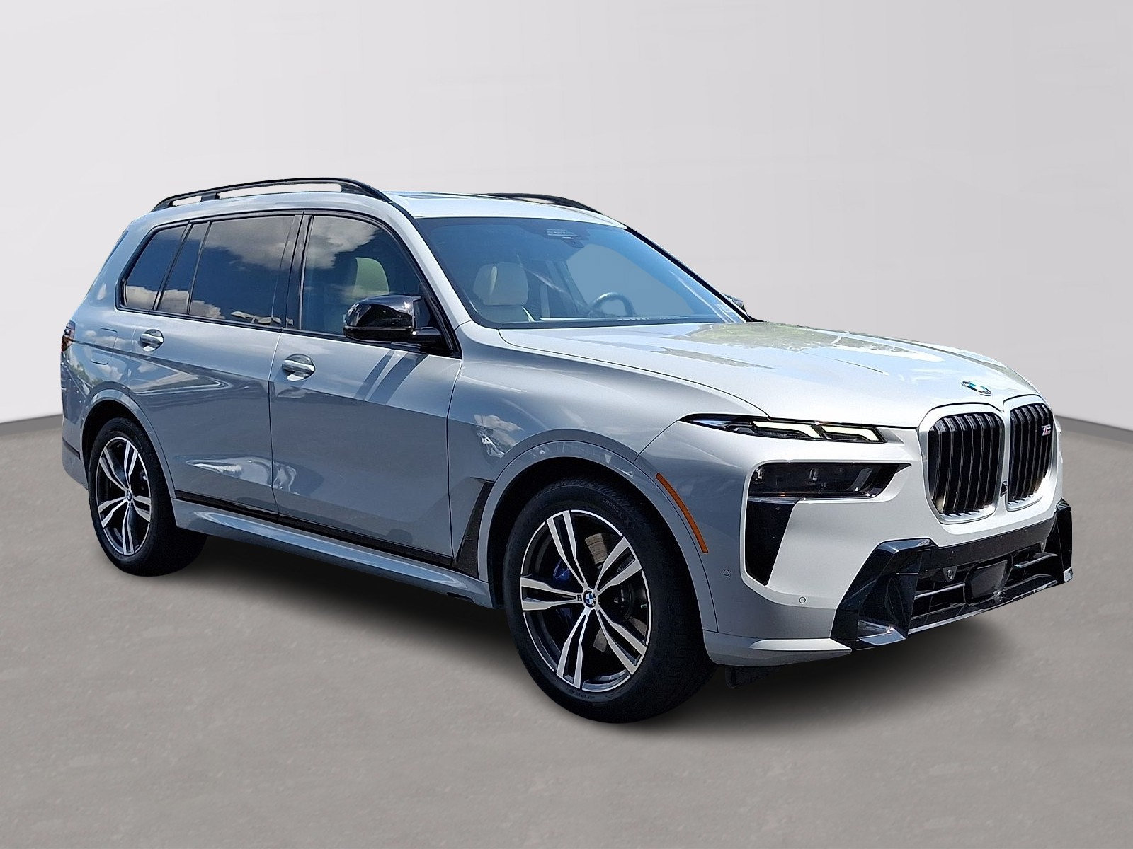 Used 2025 BMW X7 M60i AWD/4WD image 3