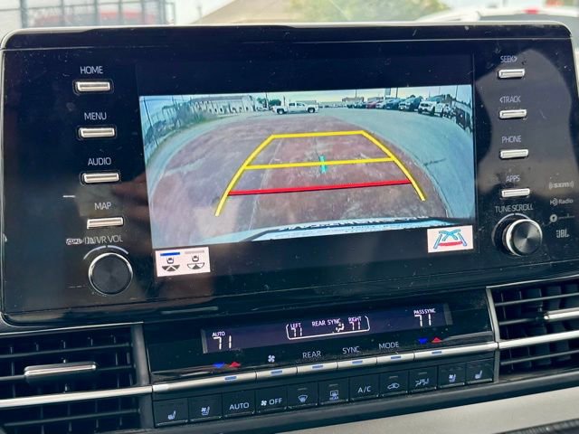 Used 2022 Toyota Sienna Limited FWD image 17