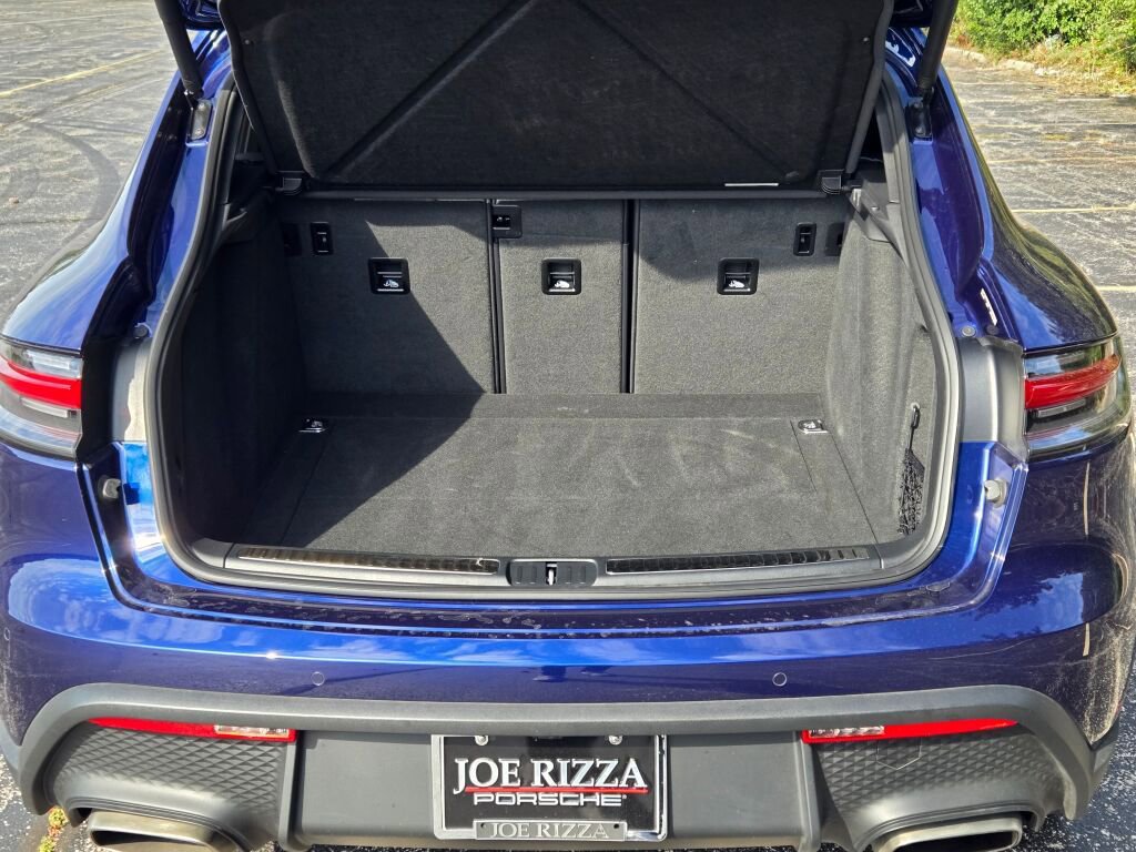 Certified 2025 Porsche Macan image 15