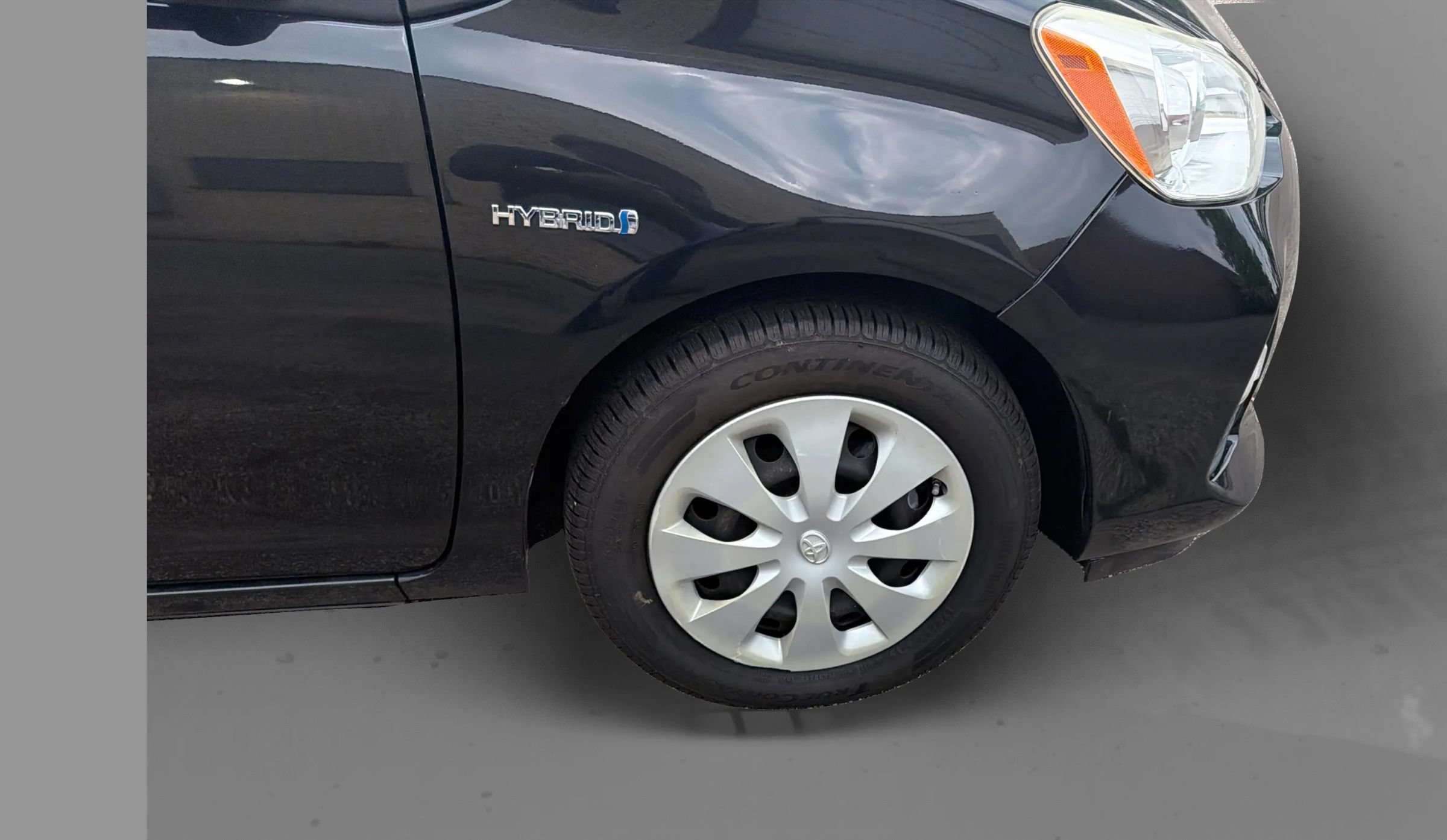 Used 2014 Toyota Prius C One FWD image 25