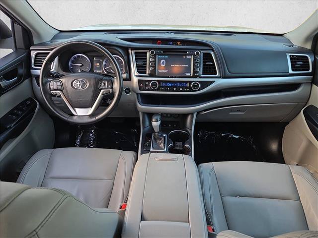 Used 2018 Toyota Highlander XLE AWD/4WD image 17