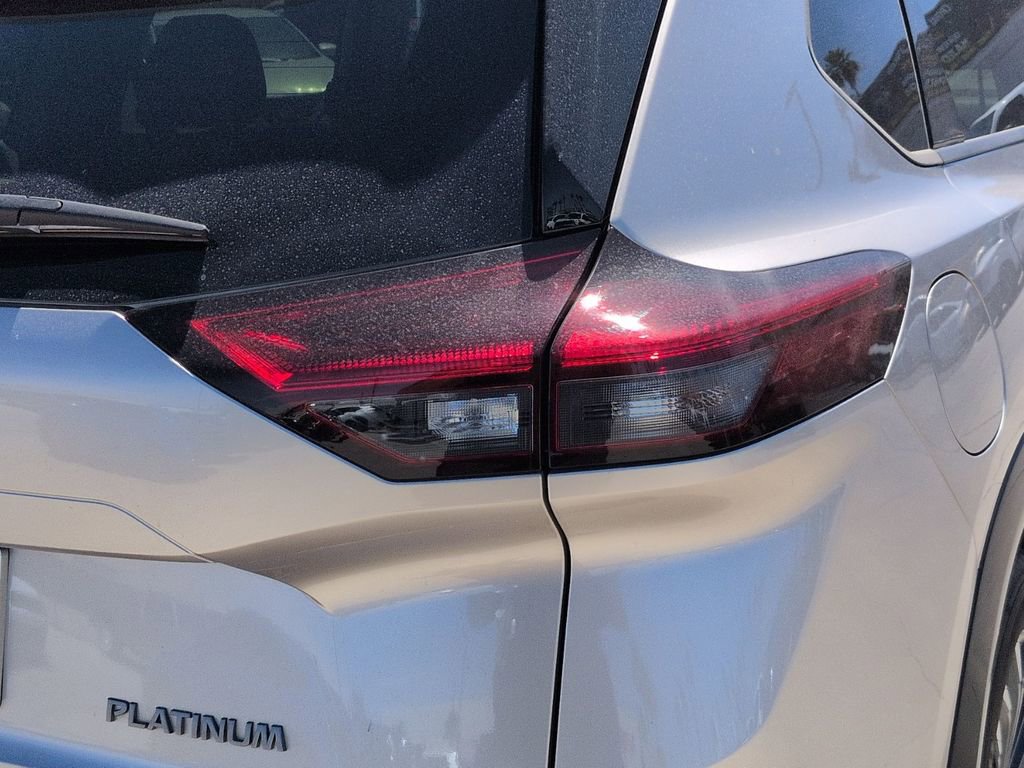 Used 2024 Nissan Rogue Platinum w/ Platinum Premium Package FWD image 11